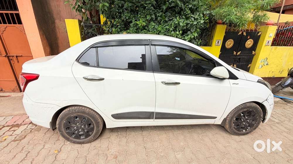 Hyundai Xcent Petrol 2015