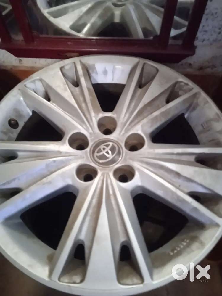 Crysta Alloy Wheels And Seat Cover For Sale