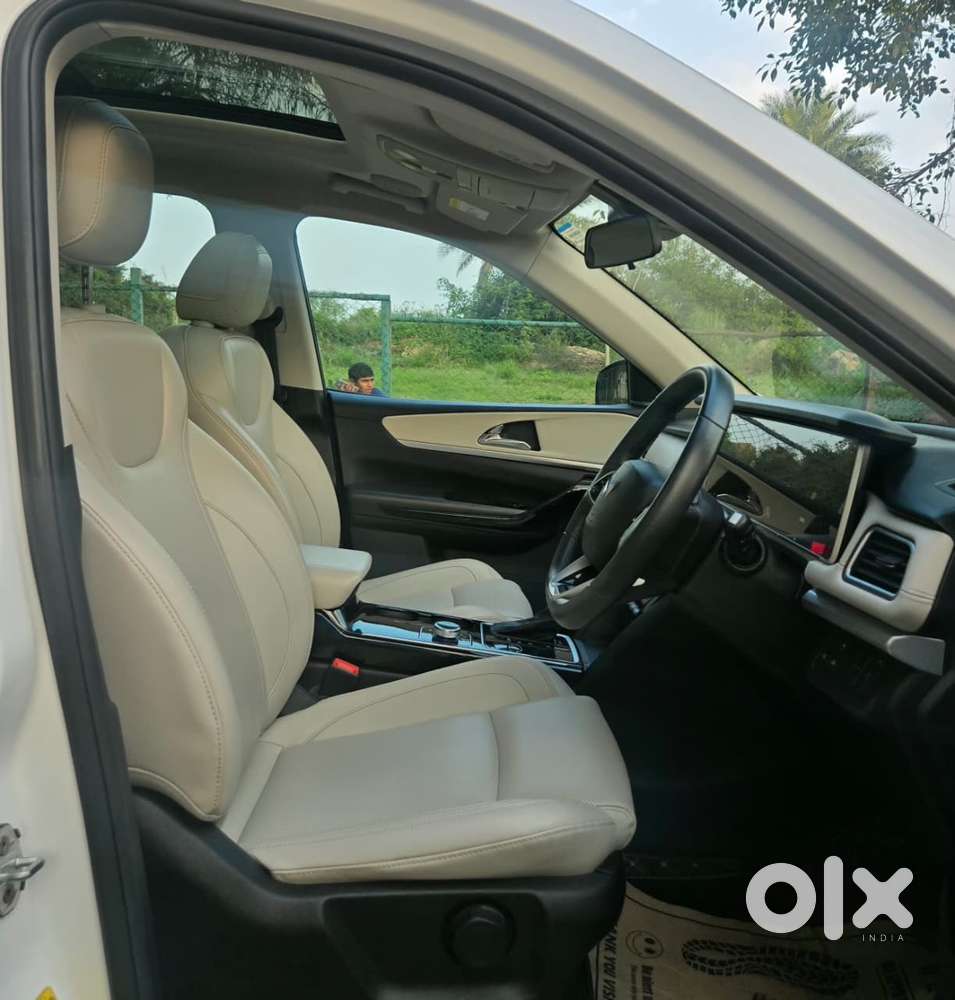 Mahindra Xuv700 2.2 Ax 7 Diesel At Str, 2023, Diesel