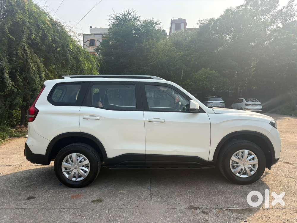 Mahindra Scorpio N Z2 Petrol Mt 7 Str, 2024, Petrol