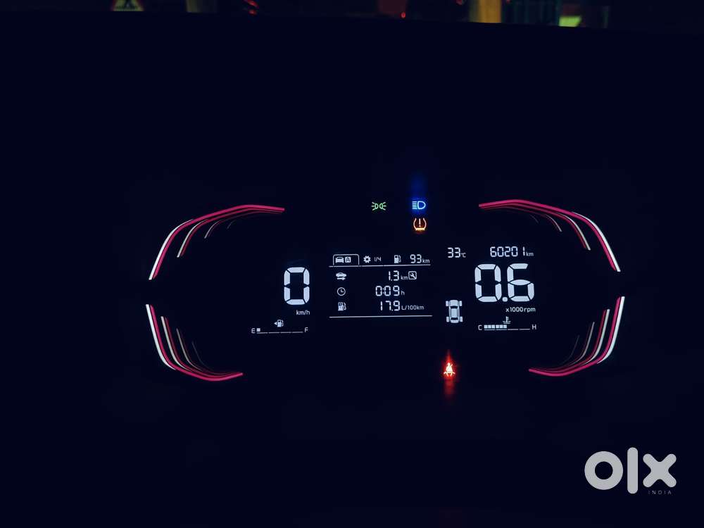 Kia Carens G1.5 6mt Gravity, 2023, Petrol