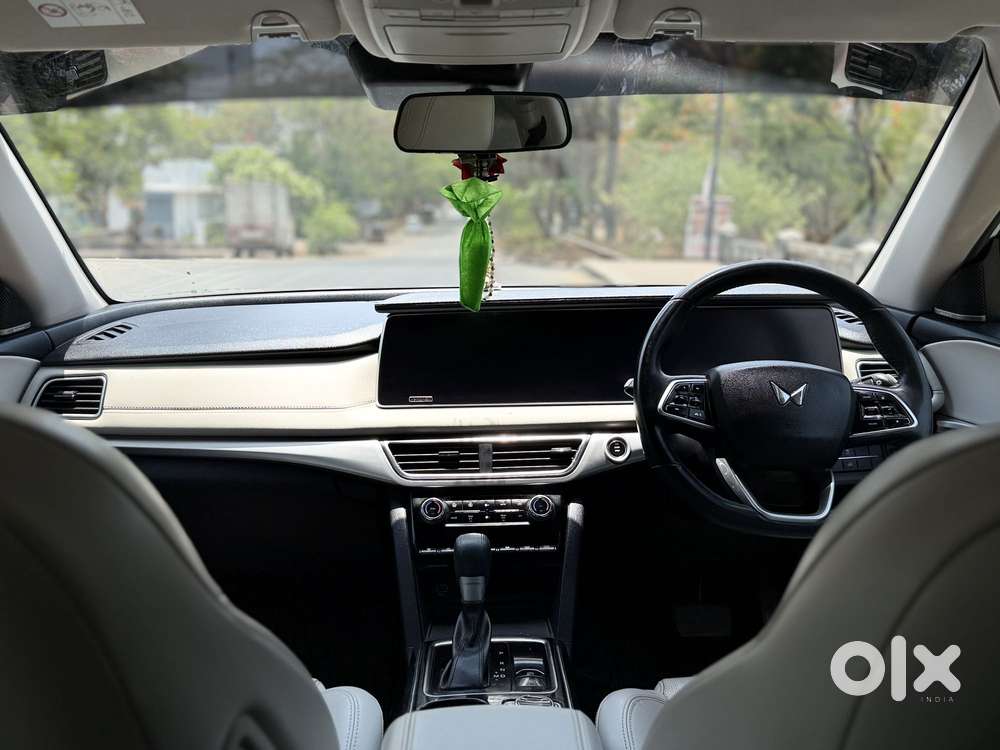 Mahindra Xuv700 2.2 Ax 7 Diesel At Luxury Pack Str, 2022, Diesel