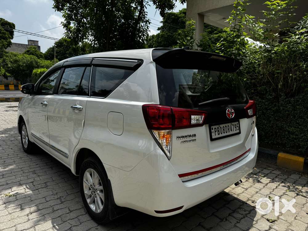 Toyota Innova Crysta 2.4 V 8 Str, 2017, Diesel