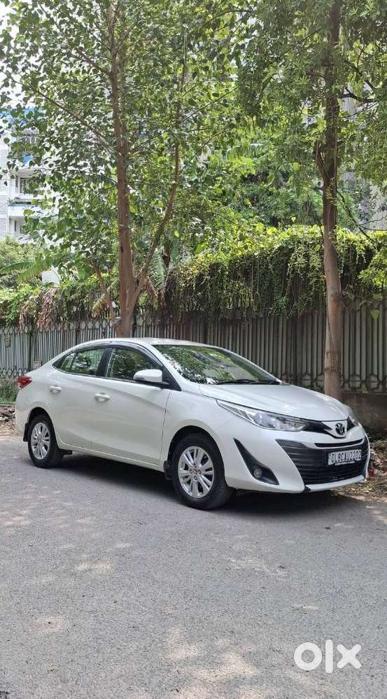 Toyota Yaris V Cvt, 2018, Petrol