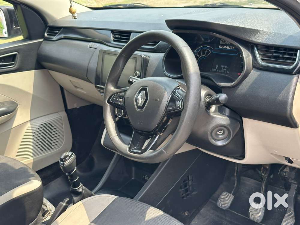 Renault Triber Rxz, 2023, Petrol