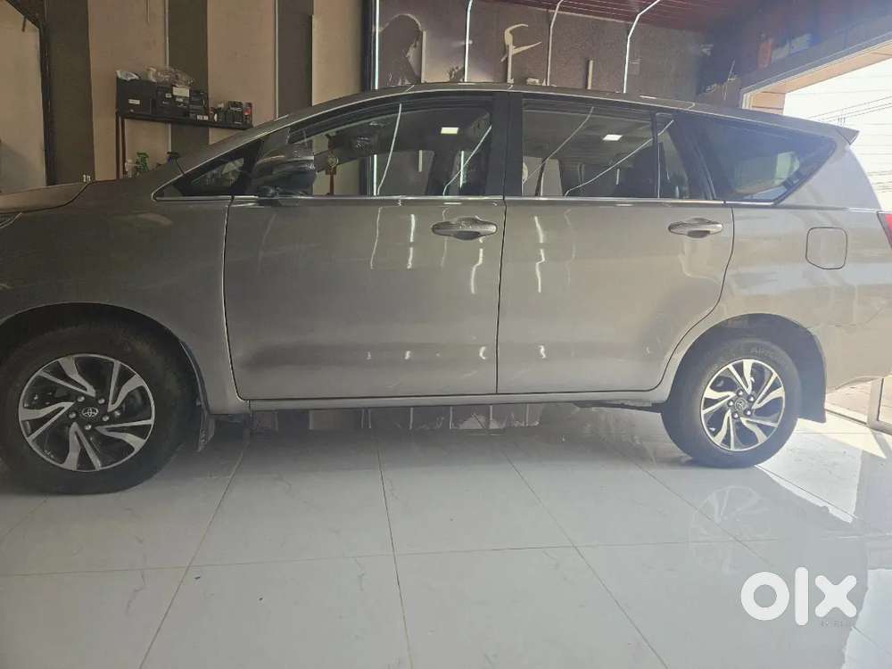 Innova Crysta 2.4 Automatic Bs6 Low Kilometers