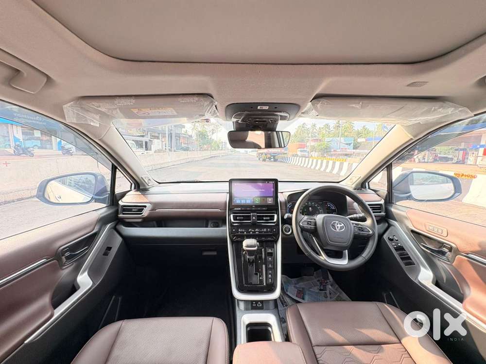 Toyota Innova Hycross 2.0 Zx (o) Hybrid 7 Str, 2025, Petrol