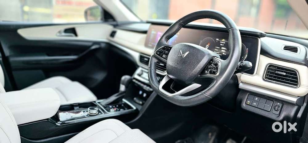 Mahindra Xuv700 2.0 Ax 7 Petrol At Luxury Pack Str, 2024, Petrol