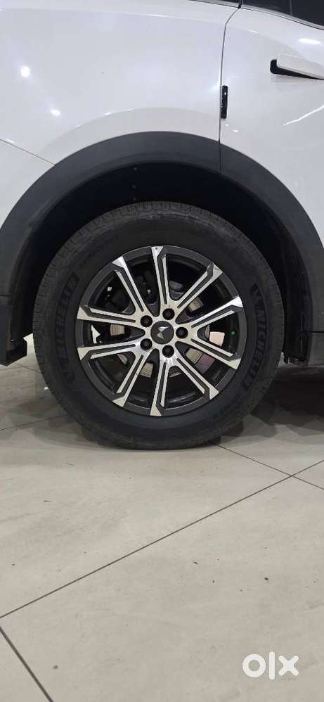 Mahindra Xuv700 2.2 Ax 7 Diesel At Luxury Pack Str, 2022, Diesel