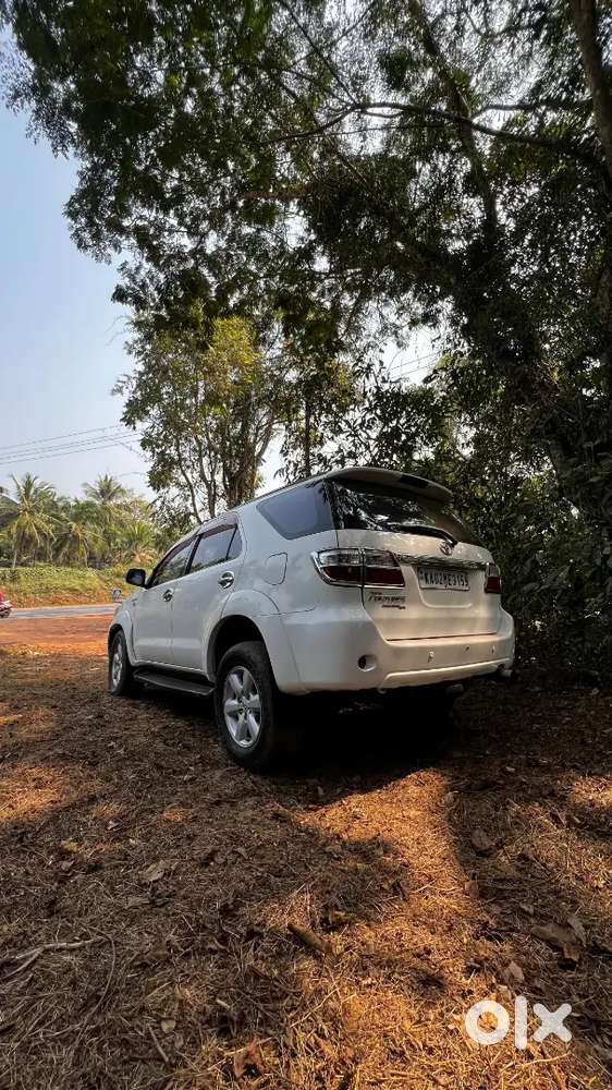 Toyota Fortuner Legender 2010 Diesel 195000 Km Driven