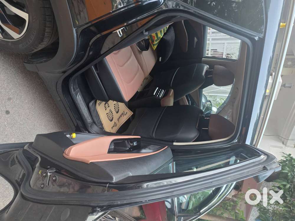 Mg Hector Plus 2023 Model Under Warranty.