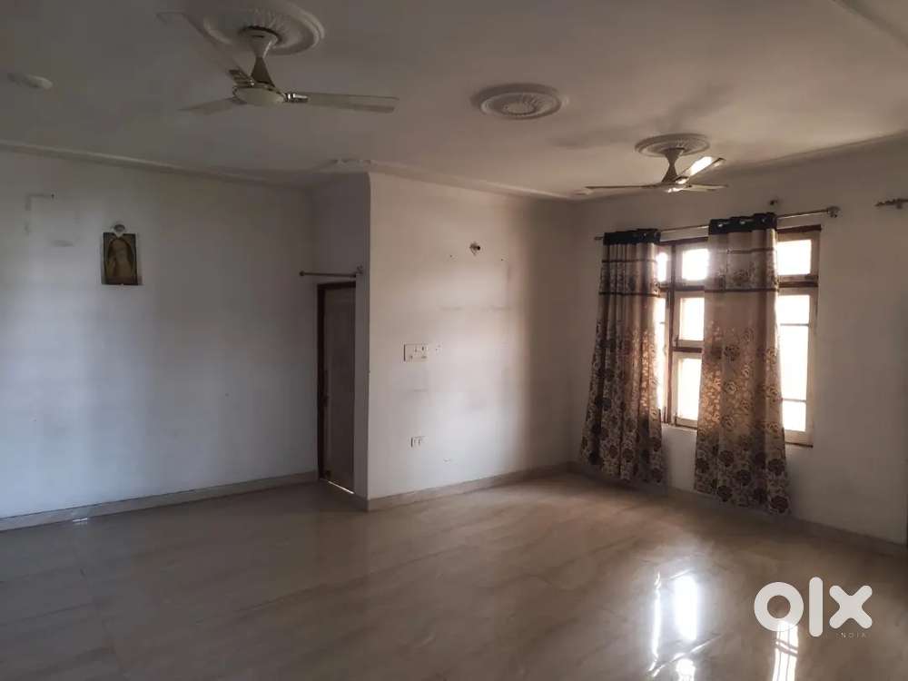 4BHK in a quiet neighborhood.