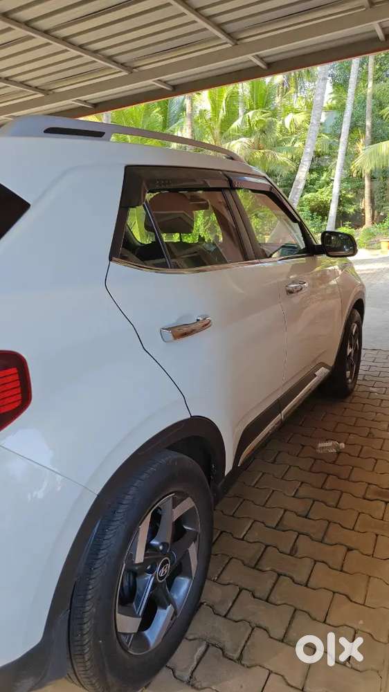 Hyundai Venue 2021 Petrol Well Maintained