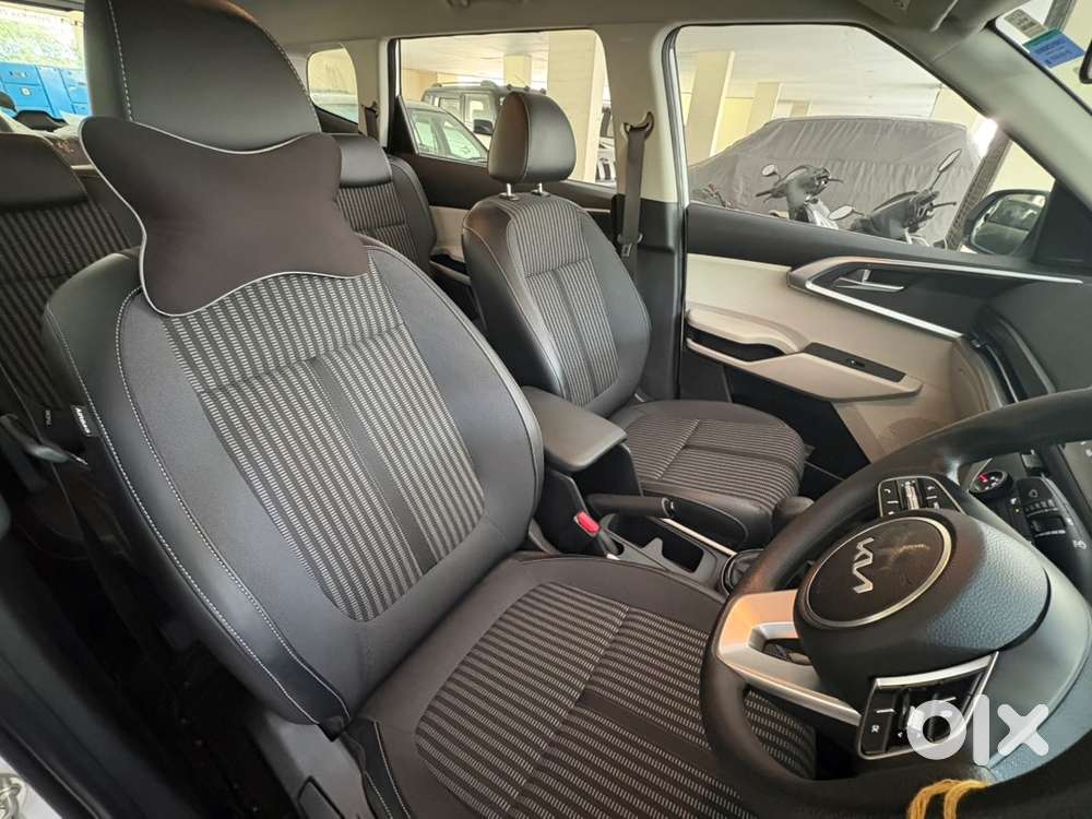 Kia Carens 2023 Petrol Manual Impeccable Condition