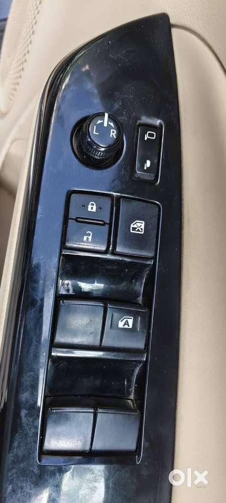 Toyota Yaris V Cvt, 2018, Petrol