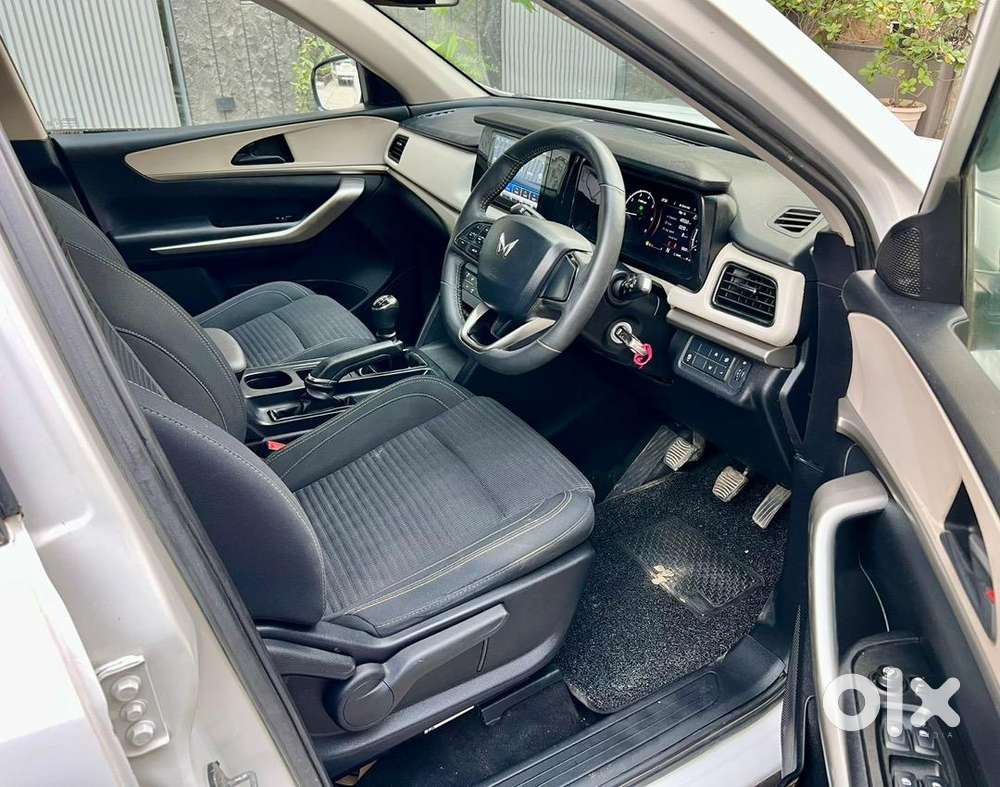 Mahindra Xuv700 2022 Petrol 35000 Km Driven