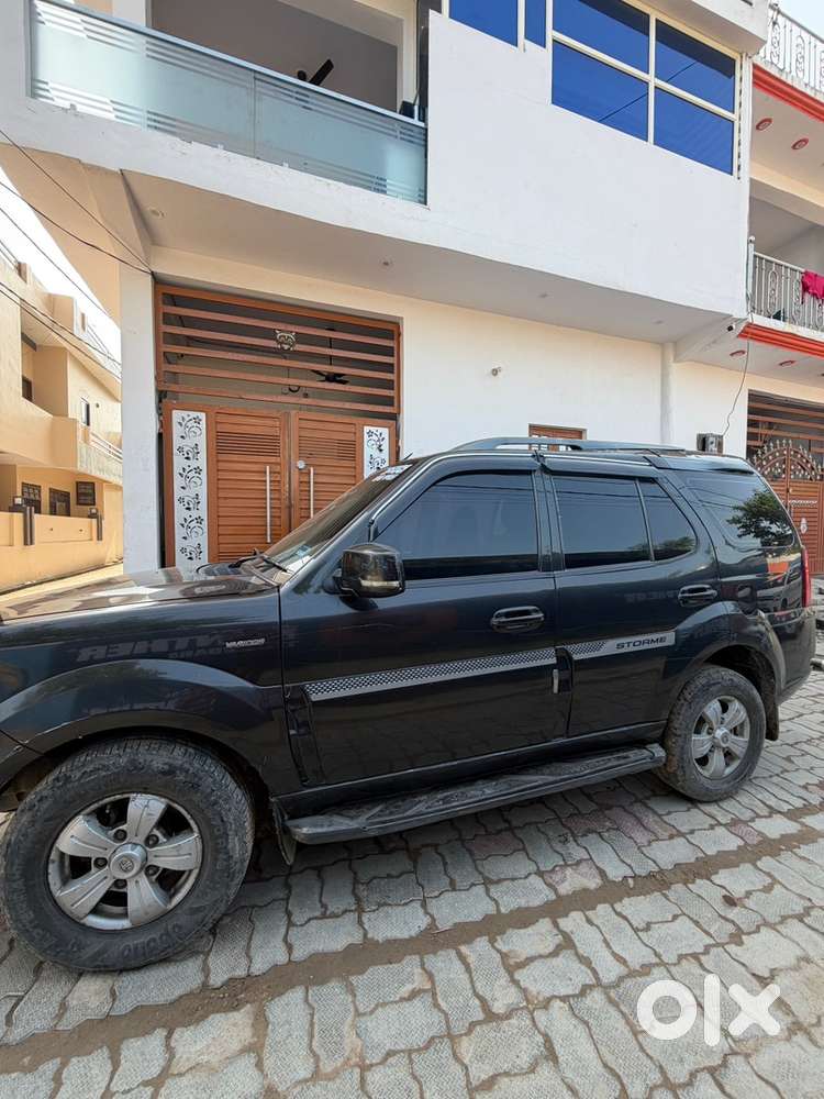 Tata Safari Storme 2016