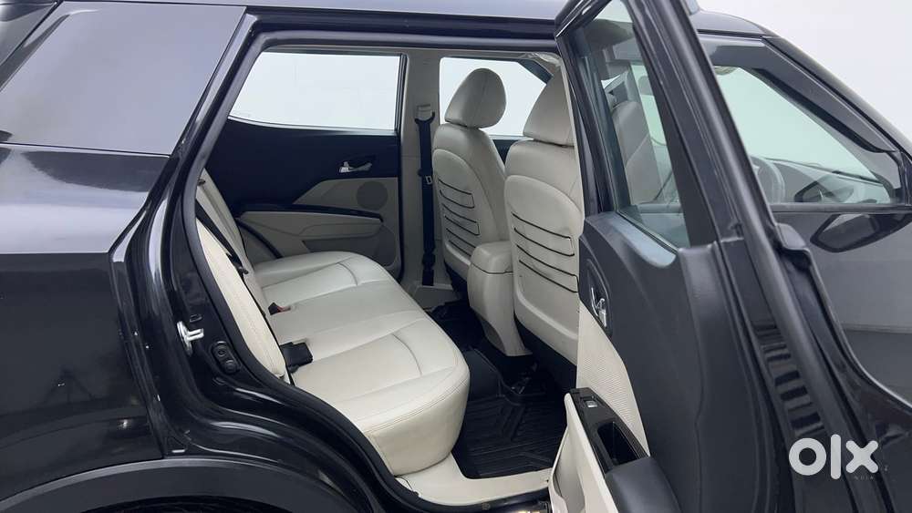Mahindra Xuv300 W8 Option Diesel, 2023, Diesel