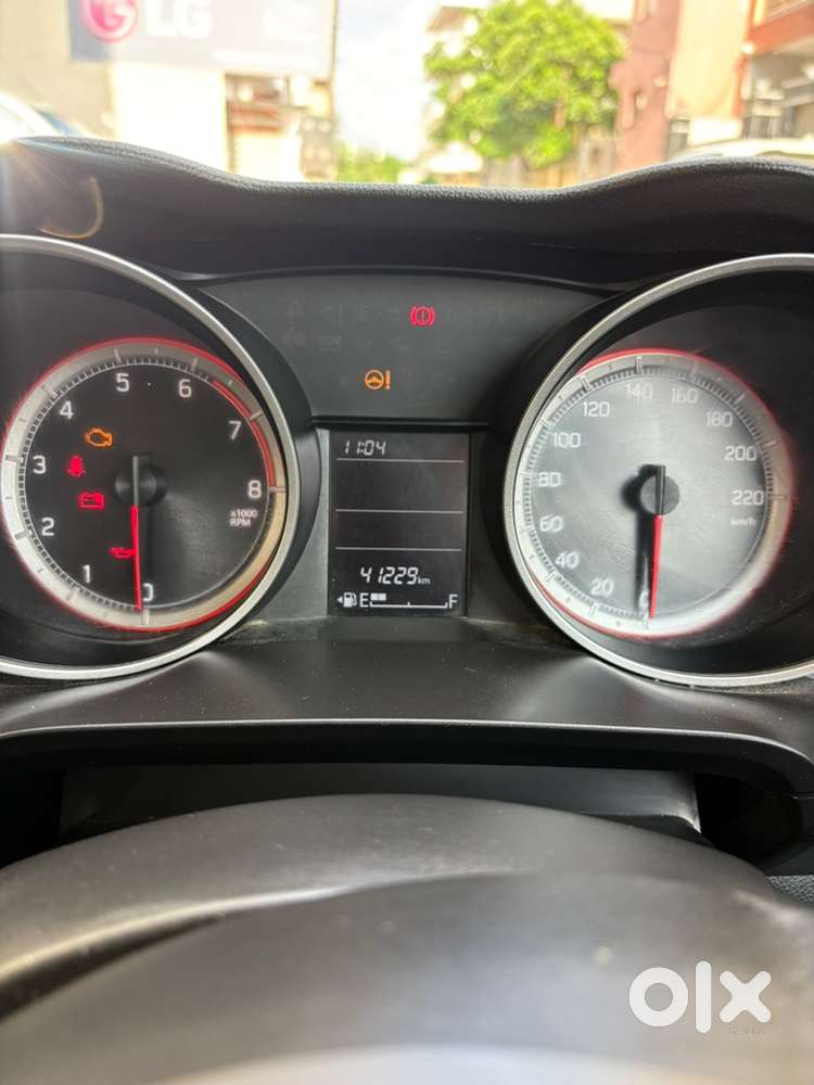 Maruti Suzuki Swift Petrol 2023
