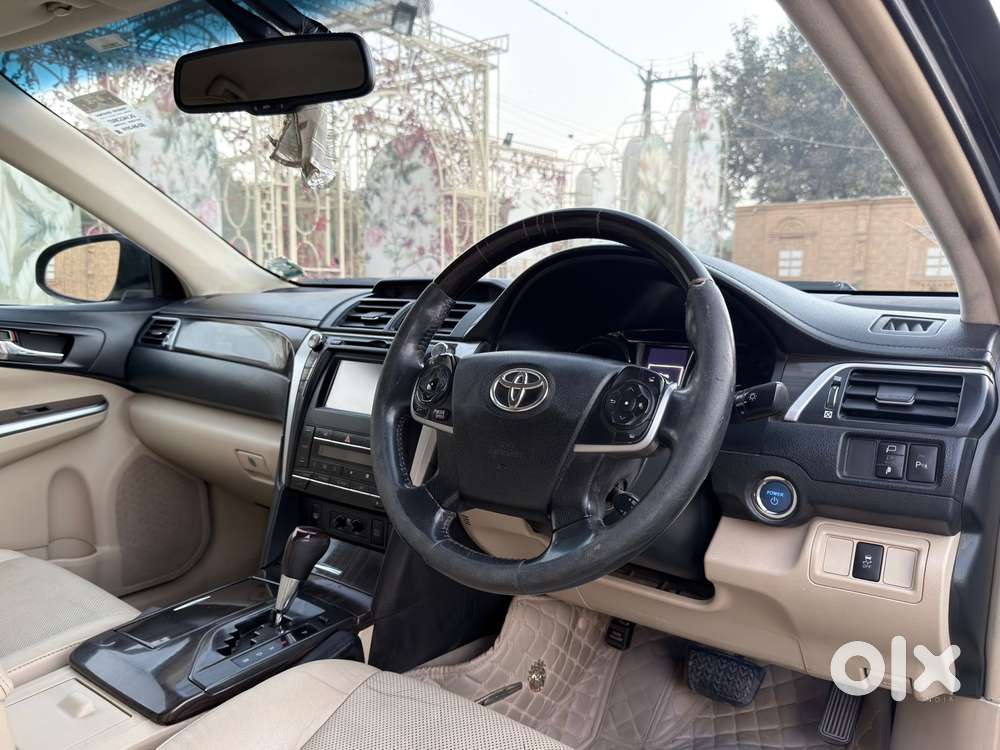 Toyota Camry 2.5 Hybrid, 2016, Cng & Hybrids