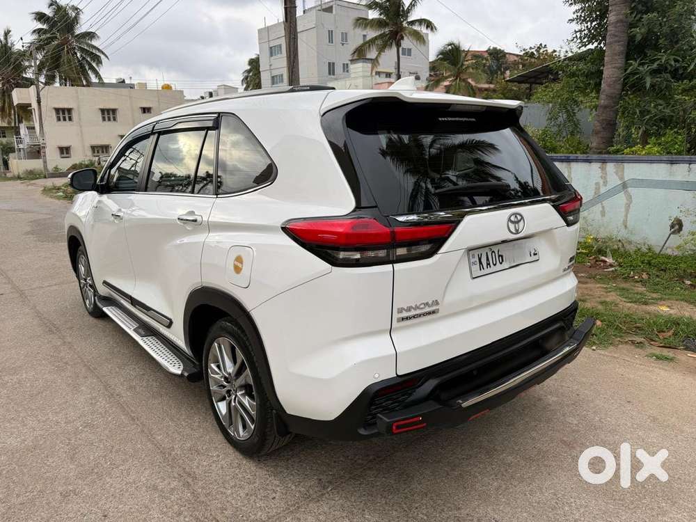 Toyota Innova Hycross 2.0 Zx Hybrid 7 Str, 2024, Petrol