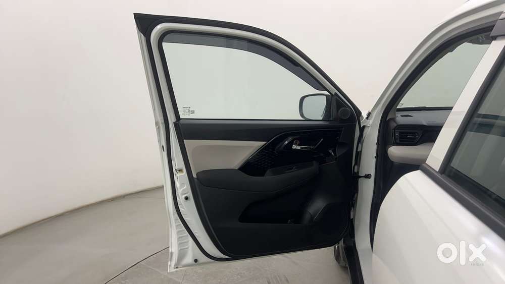 Maruti Suzuki Grand Vitara 1.5 Delta Smart Hybrid At, 2025, Petrol