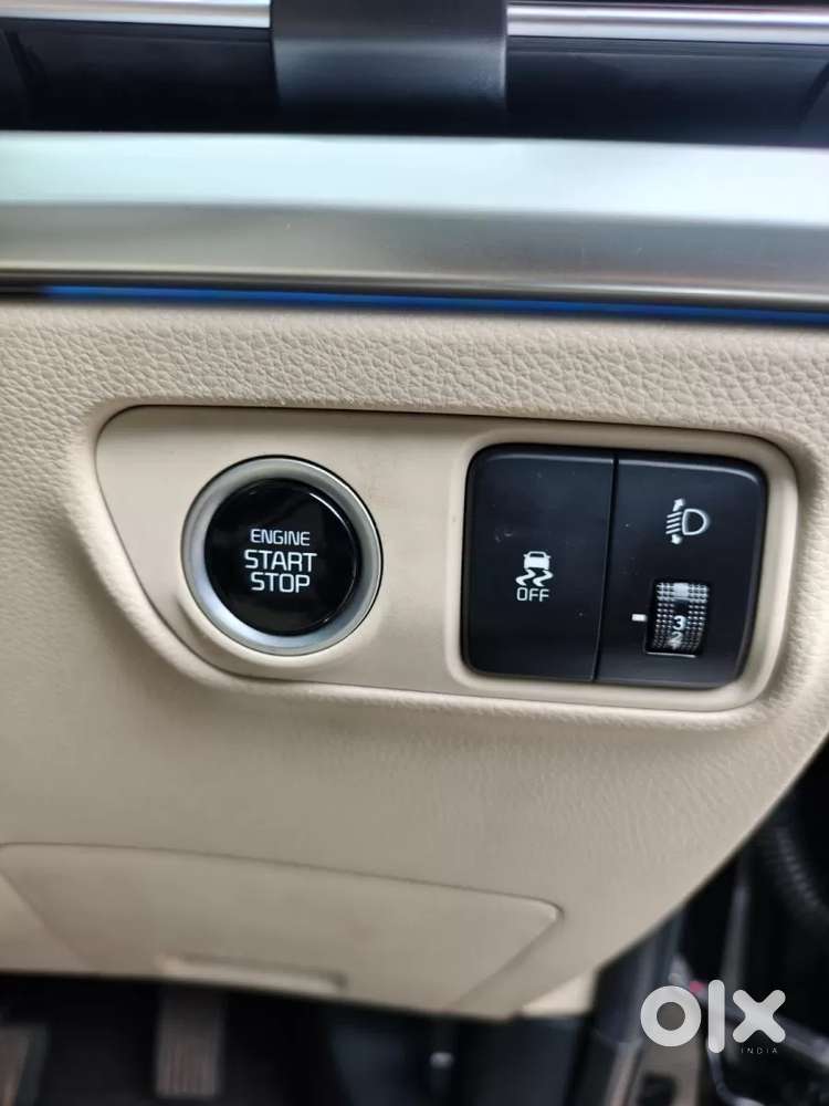 Kia Carens 1.4 Luxury Plus Dct 7 Str, 2022, Petrol