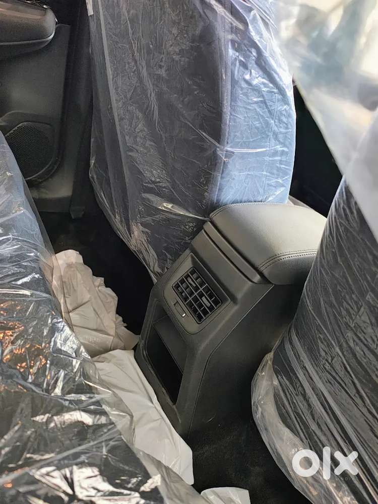 Victoris Lxi Cng White New Showroom Car 0 Km