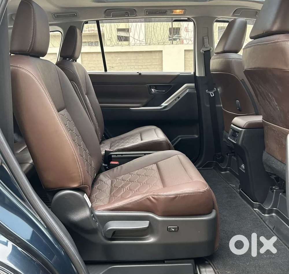 Toyota Innova Hycross 2.0 Zx (o) Hybrid 7 Str, 2023, Petrol