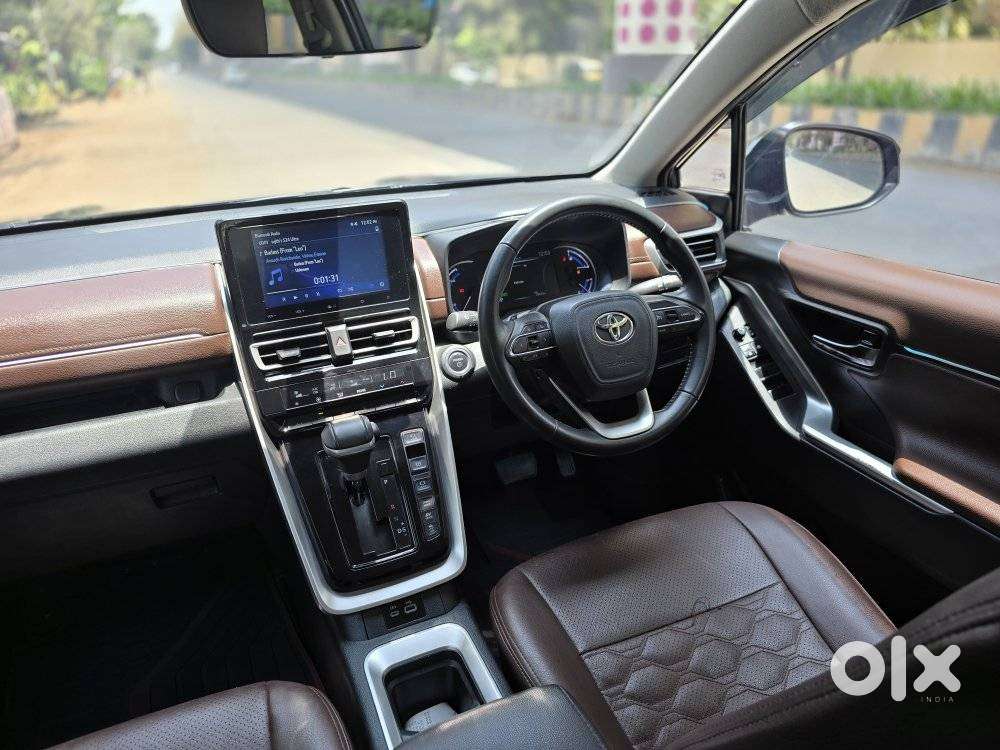 Toyota Innova Hycross 2.0 Vx Hybrid 7 Str, 2023, Petrol