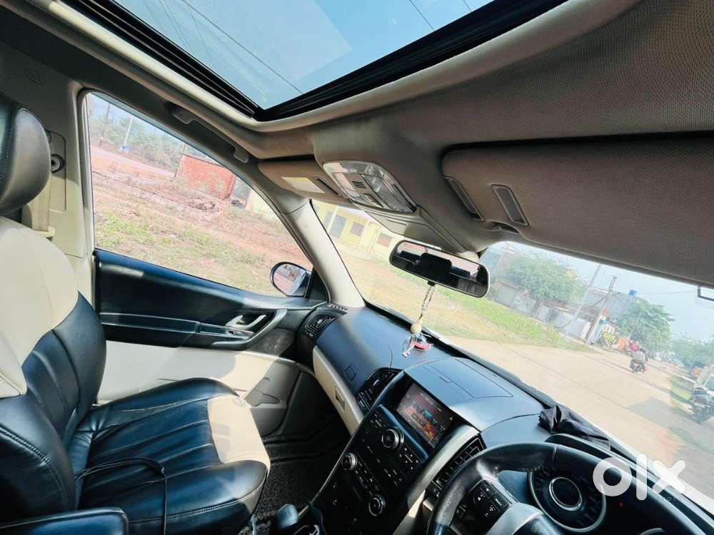 Mahindra Xuv500 W10