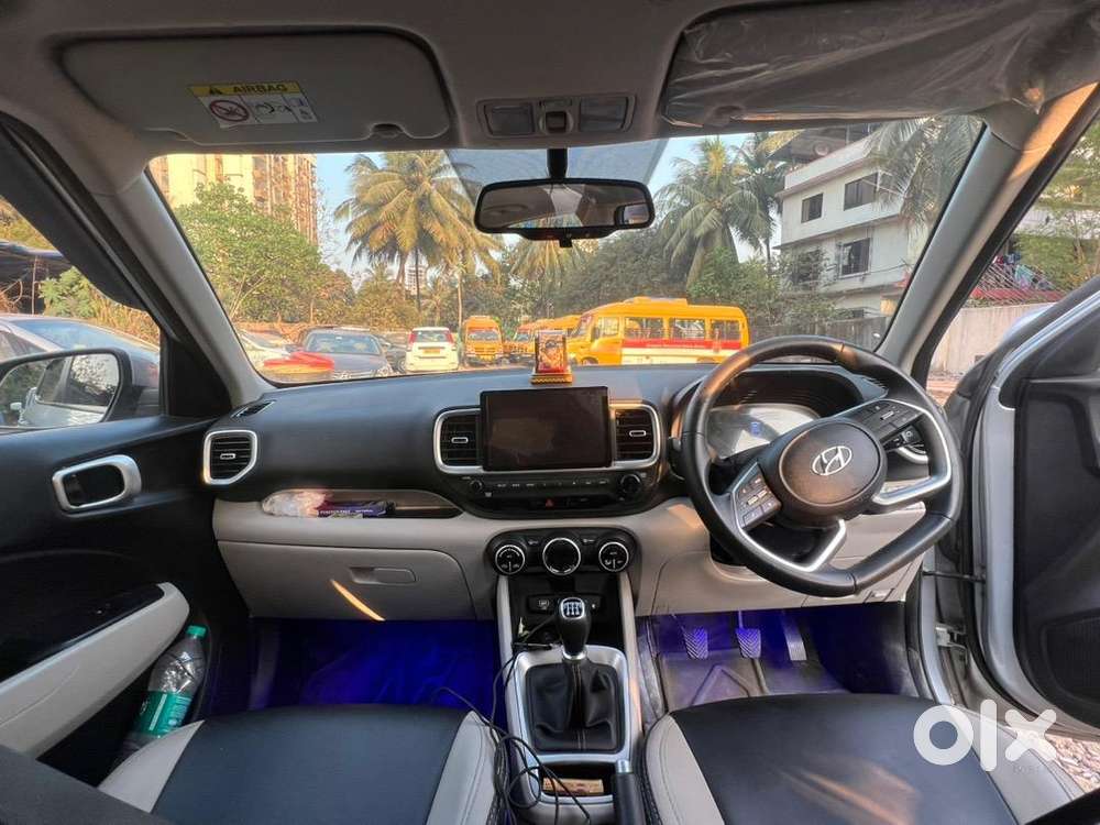 Hyundai Venue 2023 Petrol Well Maintained