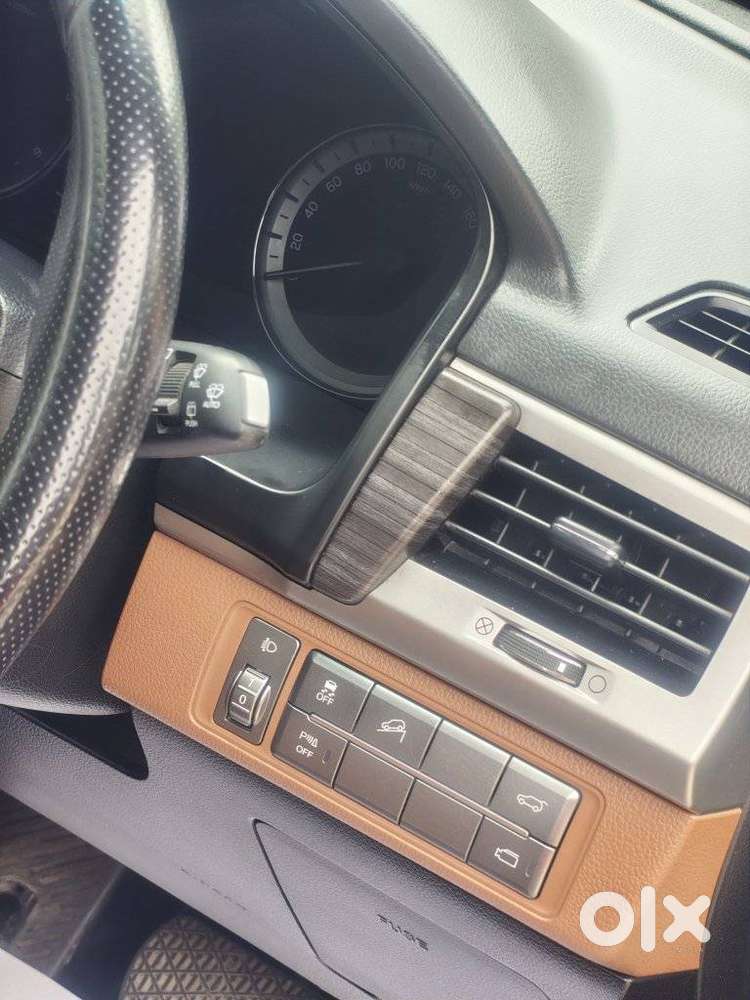 Mahindra Alturas G4 4x2 At, 2022, Diesel