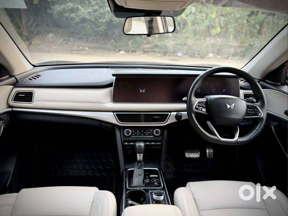 Mahindra Xuv700 2.0 Ax 7 Petrol At Luxury Pack Str, 2022, Petrol