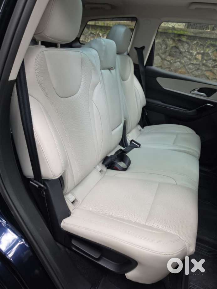 Mahindra Xuv700 2.2 Ax 7 Diesel At Luxury Pack Str Awd, 2025, Diesel