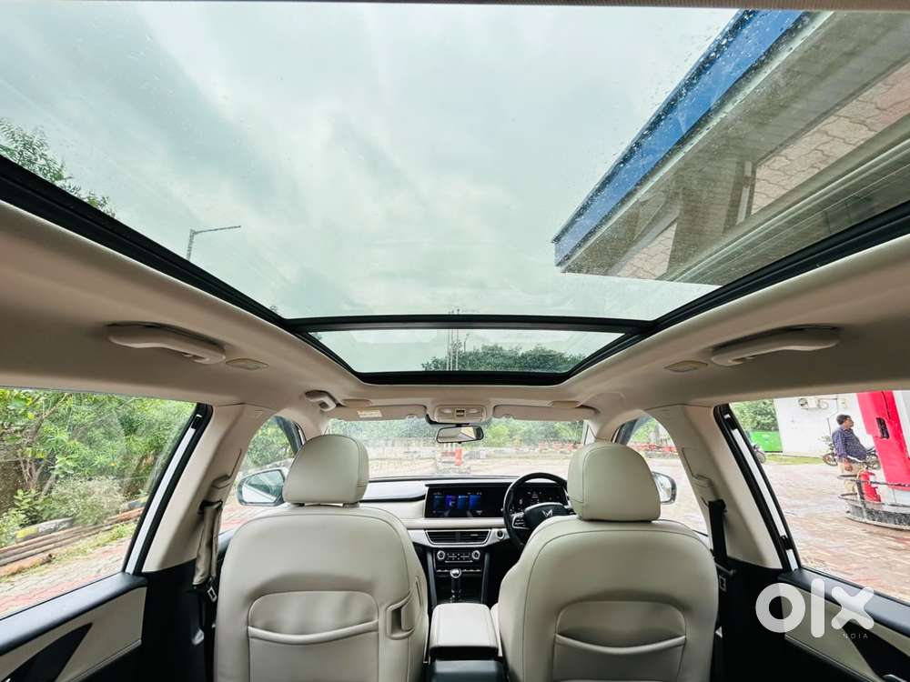 Mahindra Xuv700 2.2 Ax 7 Diesel Mt Luxury Pack Str, 2022, Diesel