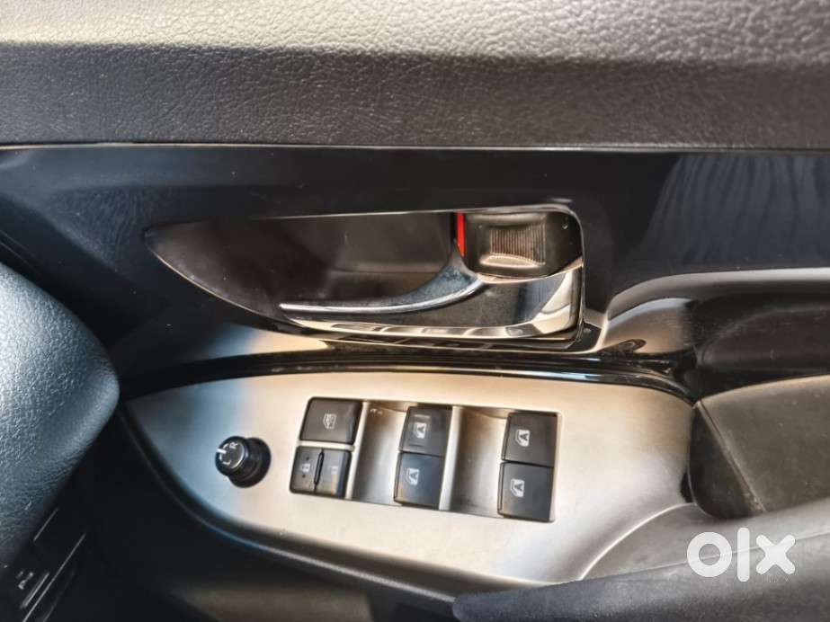 Toyota Innova Crysta 2.4 V 8 Str, 2016, Diesel