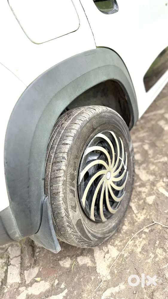 Kwid 17 Model 
New Tyres 
New Condition 
Insurance Hai