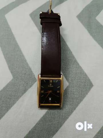 Titan watch outlet square model