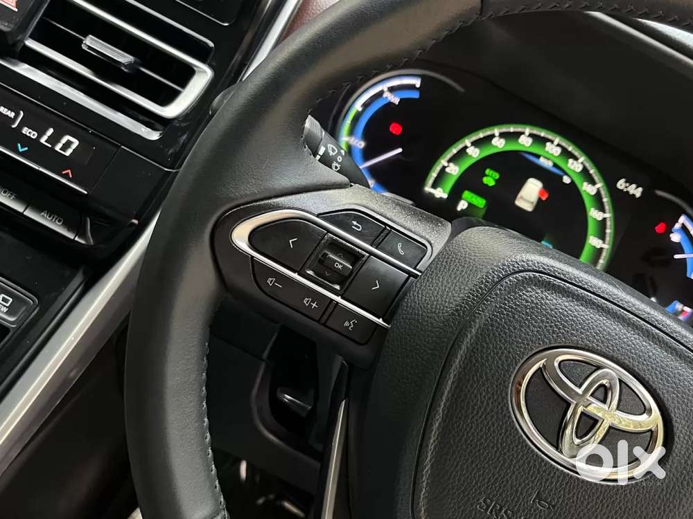 Toyota Innova Hycross 2.0 Vx Hybrid 7 Str, 2025, Petrol