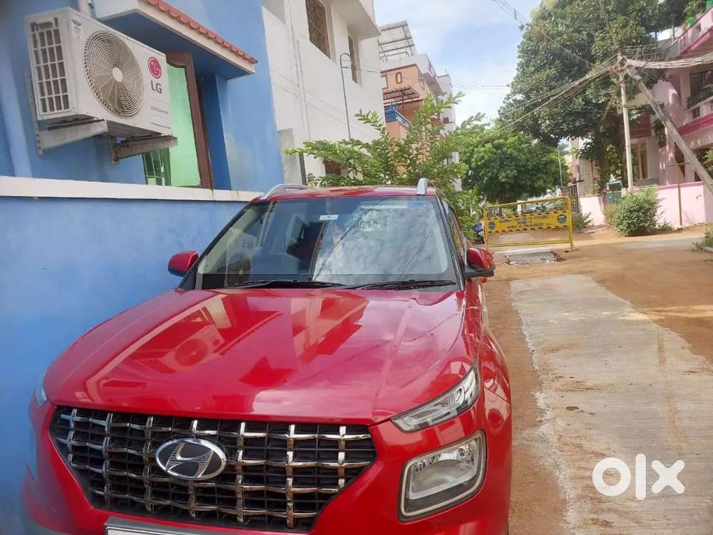 Hyundai Venue 2021 Petrol 25000 Km Driven