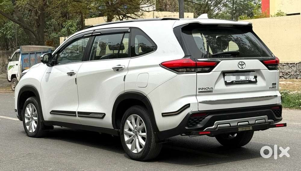 Toyota Innova Hycross 2.0 Vx (o) Hybrid 7 Str, 2024, Petrol