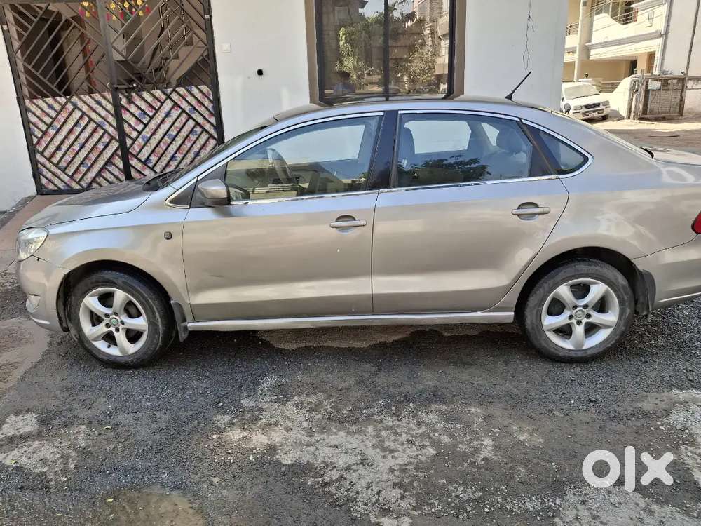 Skoda Rapid Elegance 2012