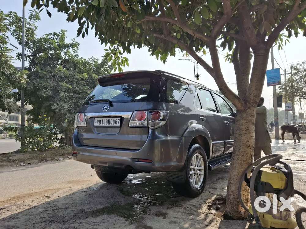 Toyota Serviced Maintain Brand Showroom Condition Fortuner New Tyres..