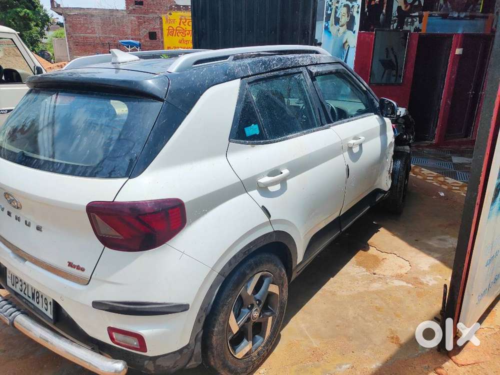Hyundai Venue 2020 Petrol 40618 Km Driven
