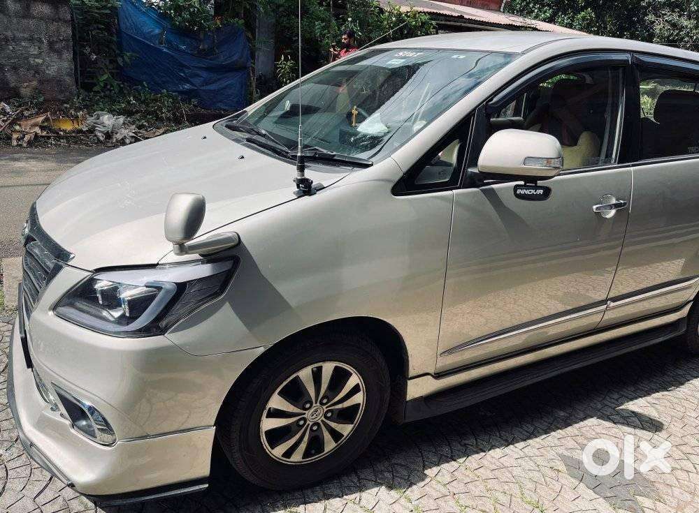 Toyota Innova 2.5 V 7seater Crysta Edition, 2016, Diesel