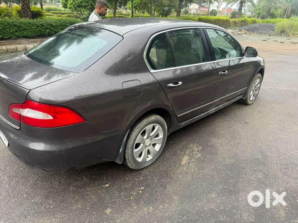 Skoda Superb Automatic 2012 Km Driven