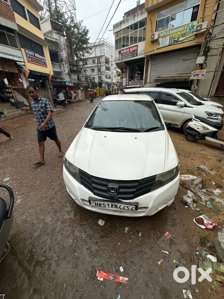 Honda City V At 2011 Km Driven