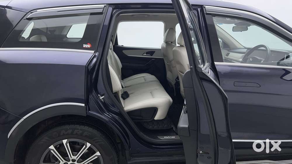 Mahindra Xuv700 2.0 Ax 7 Petrol At Str, 2023, Petrol