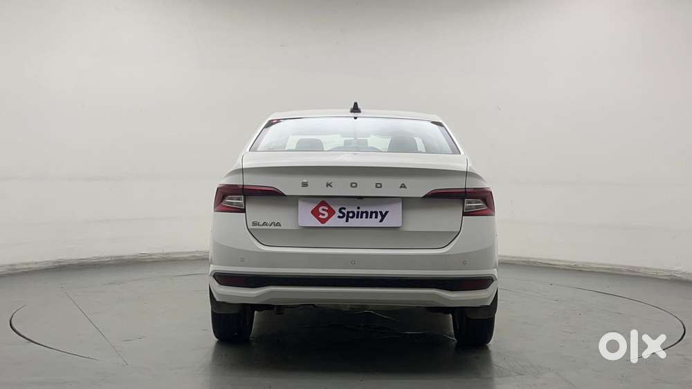 Skoda Slavia Ambition 1.0l Tsi At, 2022, Petrol